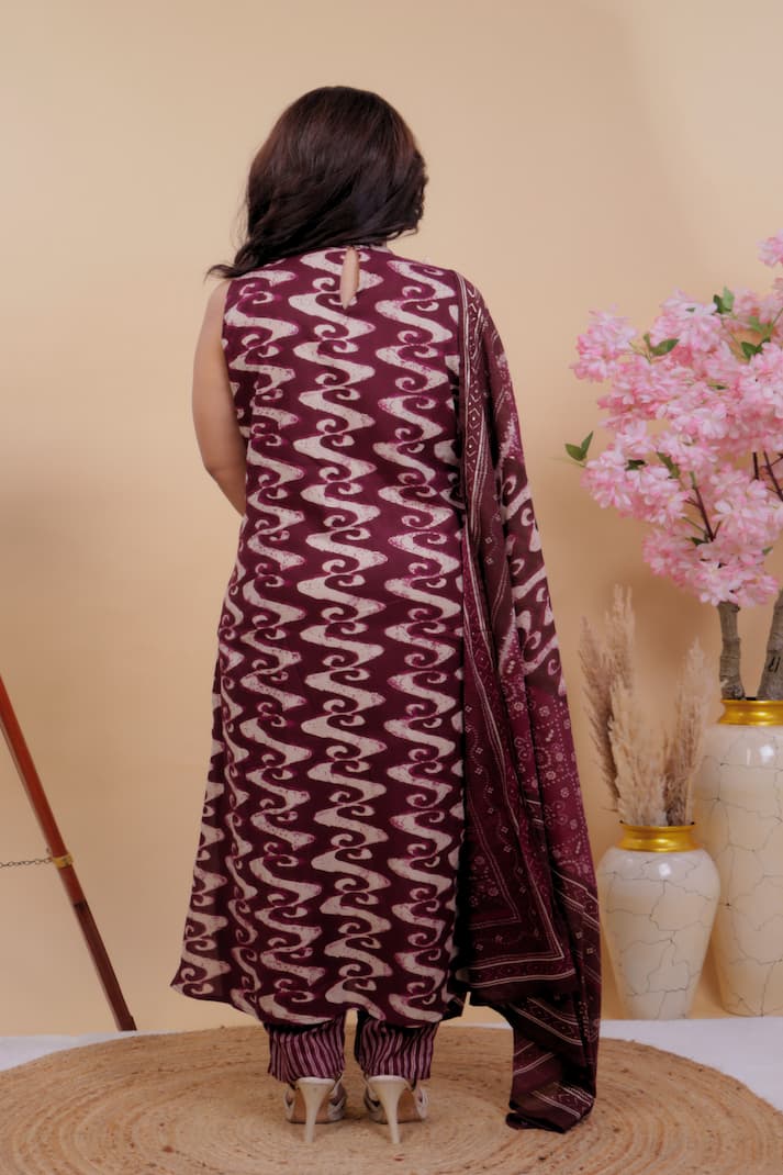 Wine Ikat Print Sleeveless Kurta Set with Bandhani Dupatta