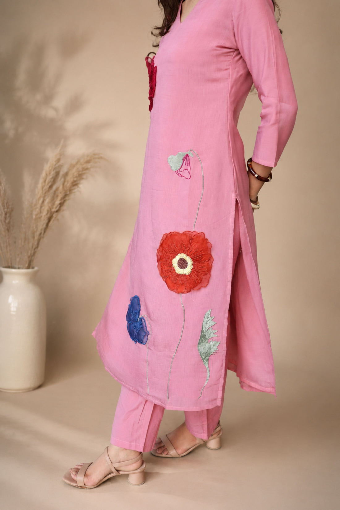 Women's Pink Floral Appliqué Straight Kurti
