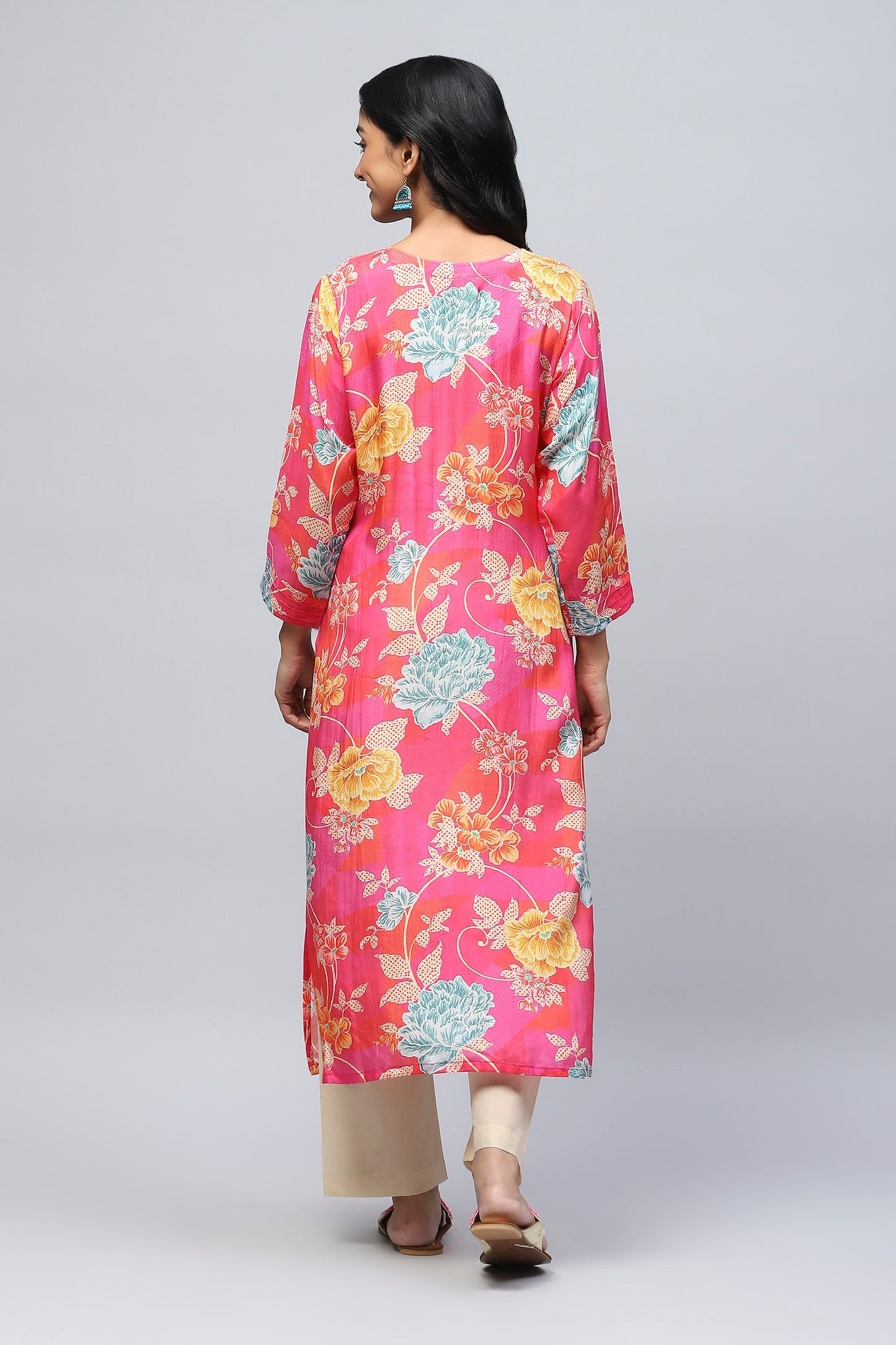 Floral Digital Print Pink Kurta – Lightweight & Flowing Fabric for Casual & Festive Wear