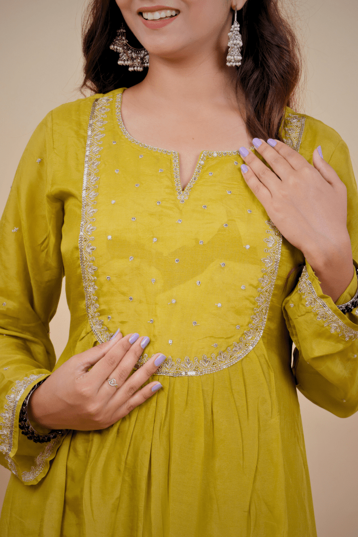 Classic Heena Green Embroidered Suit Set with Dupatta - Qurbat